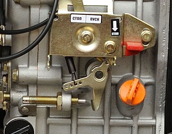 Дизельный генератор Hyundai DHY 6000LE  портативный фото