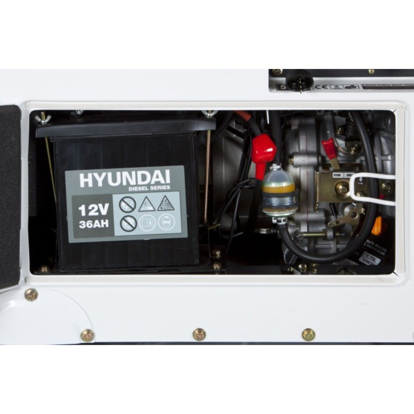 Дизельный генератор Hyundai DHY 8500 SE-T  портативный фото