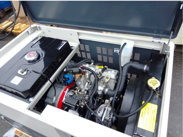 Бензиновый генератор Амперос LT25000E-3 стартер в кожухе стационарный фото